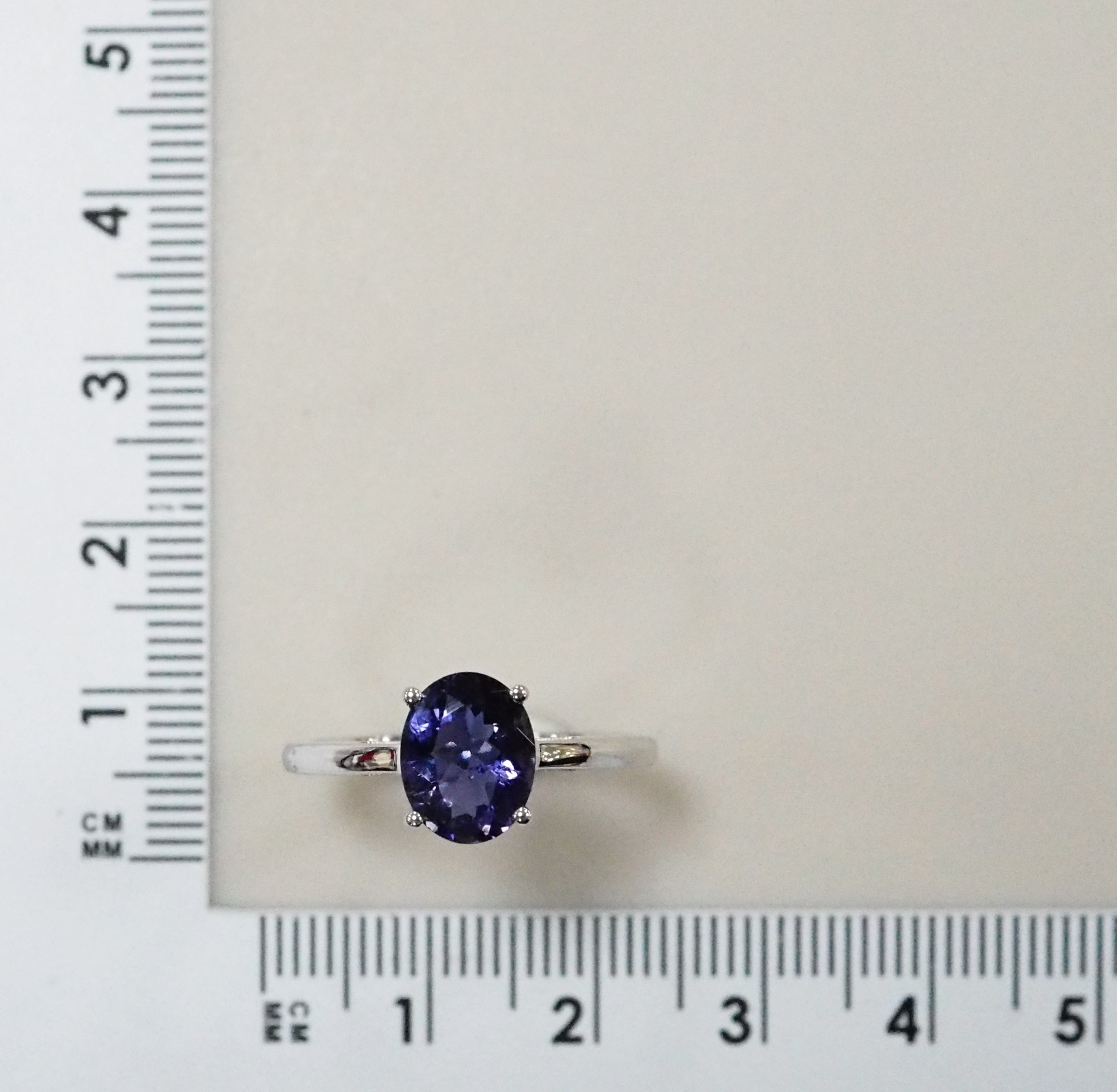 Серебряное кольцо 925 пробы; вставки 1 Иолит 1,4ct;